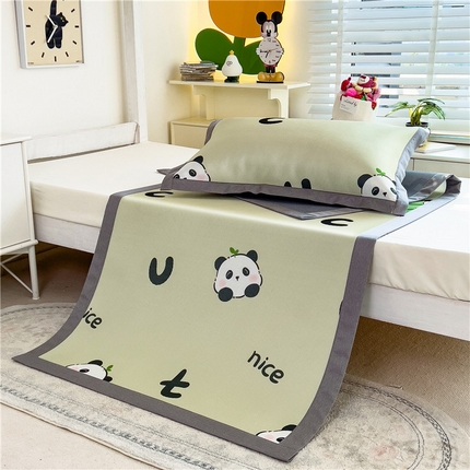 91家纺网 家纺一手货源 找家纺 孩子王家纺 2024新款凉感卡通冰丝席-学生款 熊猫字母
