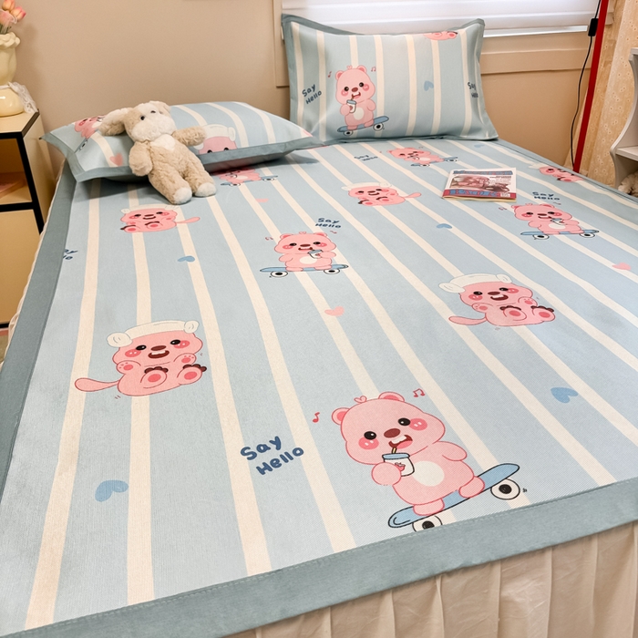 91家纺网 家纺一手货源 找家纺 2025新款慕尚600D数码印花冰丝凉席 滑板熊