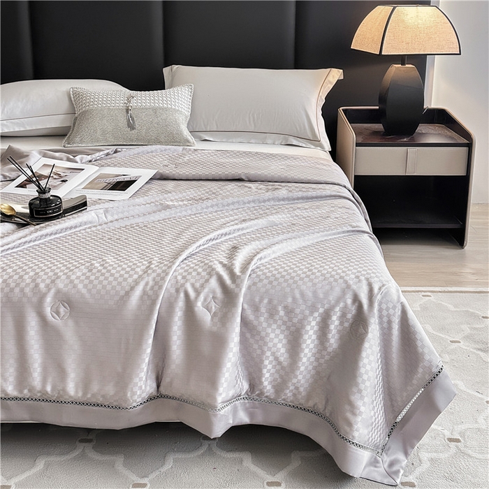 91家纺网 家纺一手货源 找家纺 蜜柚 2024新款60s莱赛尔天丝提花大豆夏被-格言系列（控价199以上） 格言灰