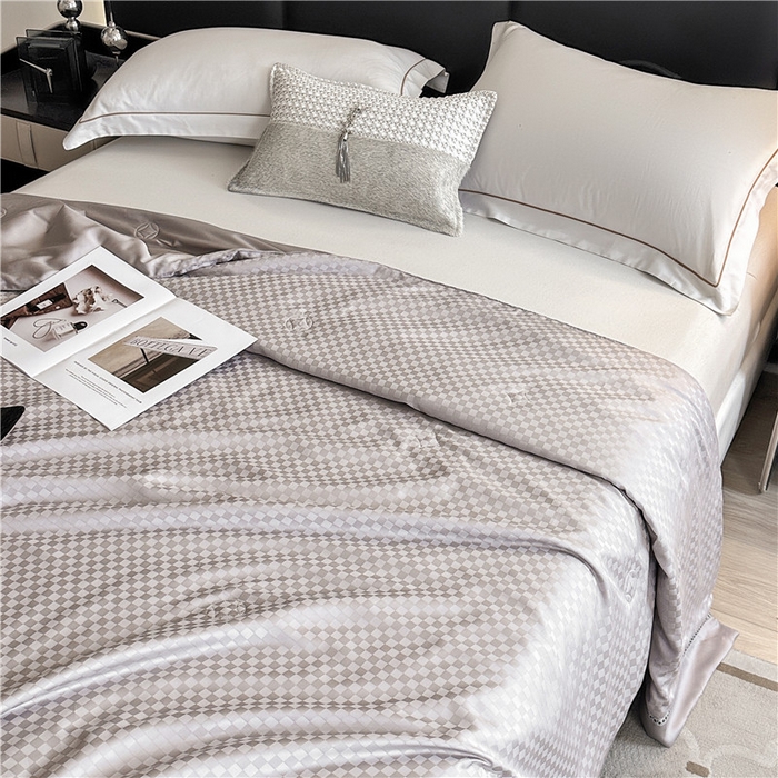 91家纺网 家纺一手货源 找家纺 蜜柚 2024新款60s莱赛尔天丝提花大豆夏被-格言系列（控价199以上） 格言灰