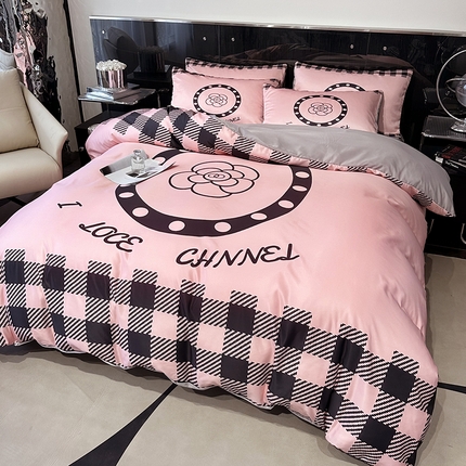 91家纺网 家纺一手货源 找家纺 （总）色鬼布艺 2024新款大牌风进口双面冰丝四件套水洗真丝四件套直播爆款暴力熊