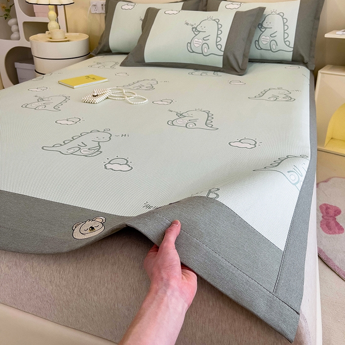 91家纺网 家纺一手货源 找家纺 全季家居 2024新款A类抗菌数码印花冰藤席三件套 床席款-小恐龙