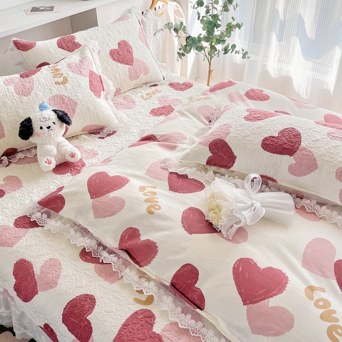 91家纺网 家纺一手货源 找家纺 添越 2024新款雪纺蕾丝款纯棉床盖四件套 怦然心动-粉