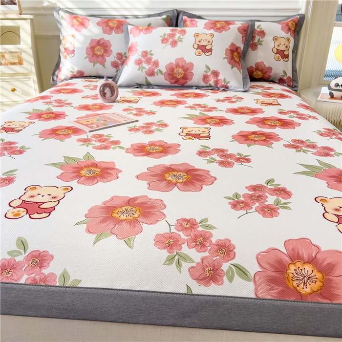 91家纺网 家纺一手货源 找家纺 孩子王家纺 2024新款凉感卡通冰丝席-成人款 花间小熊