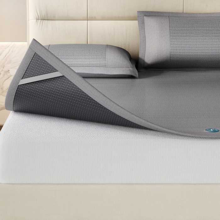 91家纺网 家纺一手货源 找家纺 爱宝被业 2025新款冰丝凉席刺绣款 灰色