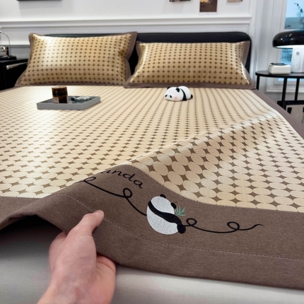 孩子王家纺 2024新款简格刺绣熊猫款系列冰丝凉席 圆梦-棕