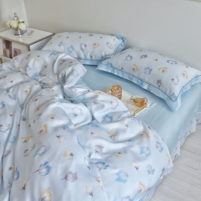 91家纺网 家纺一手货源 找家纺 氧家 2025新款莱赛尔天丝数码印花四件套宽边断角工艺（礼盒装）香微蓝