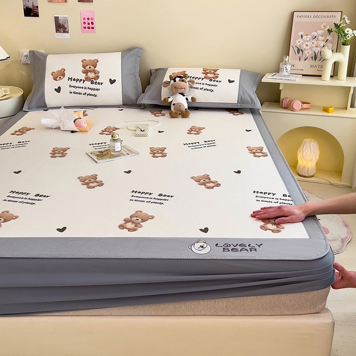 91家纺网 家纺一手货源 找家纺 全季家居 2024新款A类抗菌数码印花冰藤席三件套 床笠款-爱心熊