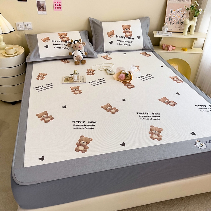 91家纺网 家纺一手货源 找家纺 全季家居 2024新款A类抗菌数码印花冰藤席三件套 床笠款-爱心熊