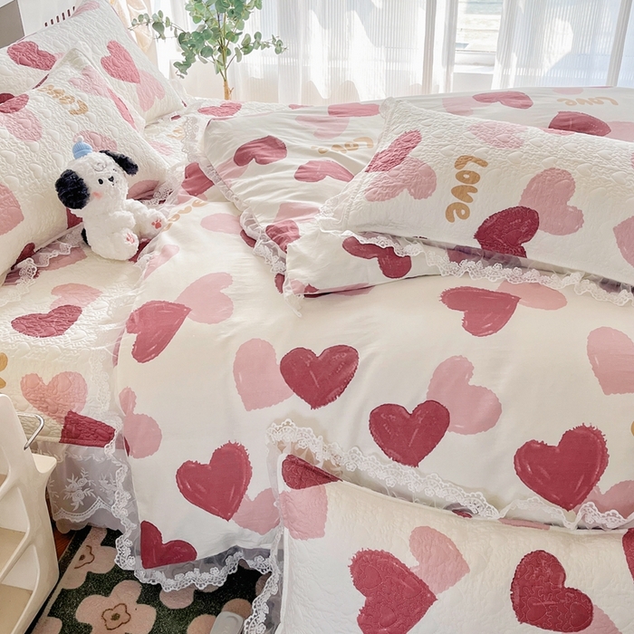 91家纺网 家纺一手货源 找家纺 添越 2024新款雪纺蕾丝款纯棉床盖四件套 怦然心动-粉