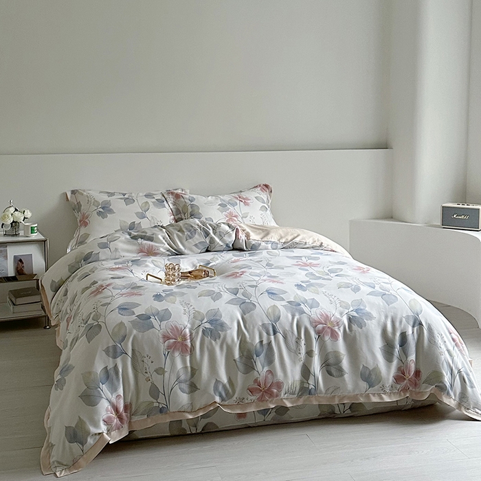 91家纺网 家纺一手货源 找家纺 氧家 2025新款莱赛尔天丝数码印花四件套宽边断角工艺（礼盒装）邂逅柔情