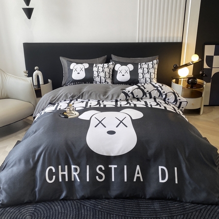 91家纺网 家纺一手货源 找家纺 色鬼布艺 2024新款冰丝四件套水洗真丝四件套 黑迪熊1