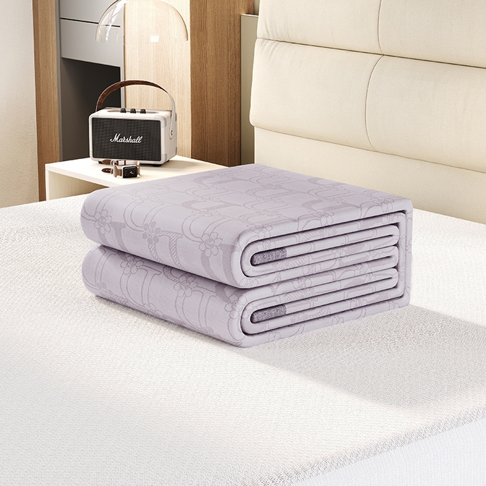 91家纺网 家纺一手货源 找家纺 爱宝被业 2024新款冰丝凉席提花刺绣字母款 紫