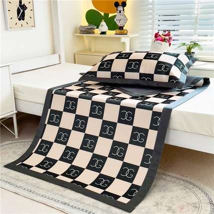 91家纺网 家纺一手货源 找家纺 孩子王家纺 2024新款凉感卡通冰丝席-学生款 时尚格子