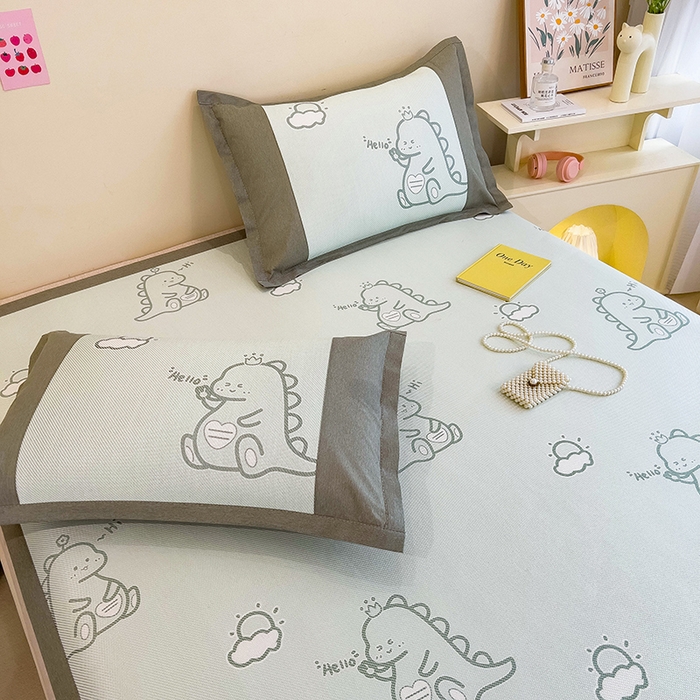 91家纺网 家纺一手货源 找家纺 全季家居 2024新款A类抗菌数码印花冰藤席三件套 床席款-小恐龙