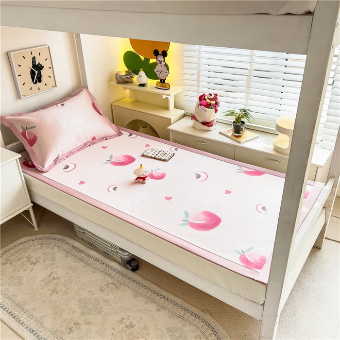 91家纺网 家纺一手货源 找家纺 孩子王家纺 2024新款凉感卡通冰丝席-学生款 粉桃桃