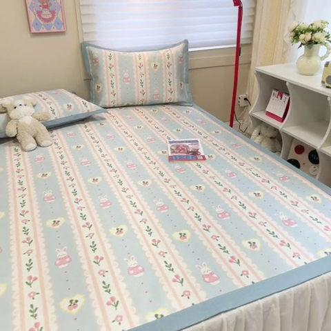 91家纺网 家纺一手货源 找家纺 2025新款慕尚600D数码印花冰丝凉席 花园兔