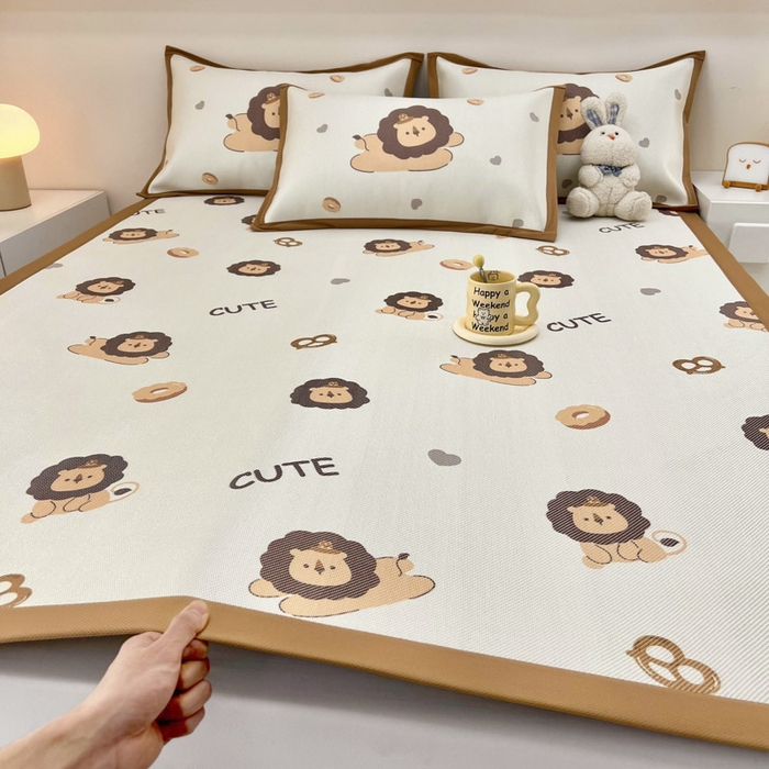 91家纺网 家纺一手货源 找家纺 全季家居 2024新款5A抗菌小清新数码印花冰藤席 床席款-小狮子