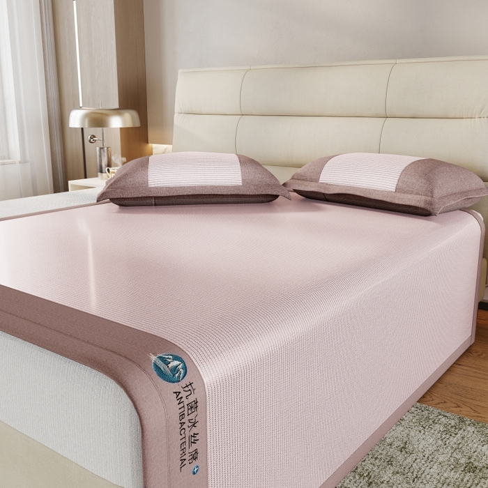 91家纺网 家纺一手货源 找家纺 爱宝被业 2025新款冰丝凉席刺绣款 粉