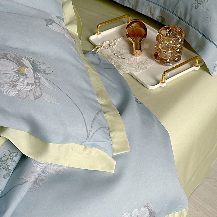 91家纺网 家纺一手货源 找家纺 氧家 2025新款莱赛尔天丝数码印花四件套宽边断角工艺（礼盒装）春日花语