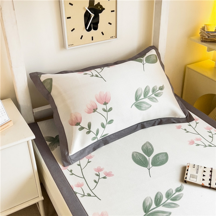 91家纺网 家纺一手货源 找家纺 孩子王家纺 2024新款凉感卡通冰丝席-学生款 清新花丛