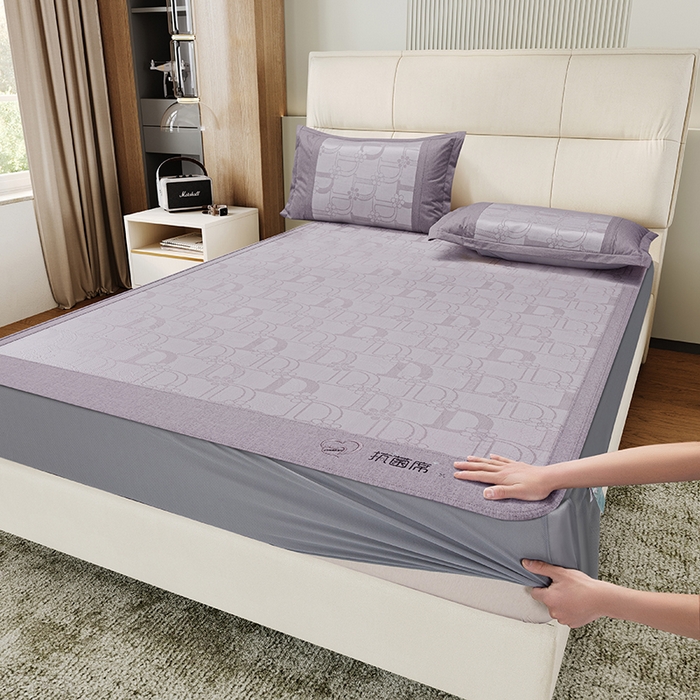 91家纺网 家纺一手货源 找家纺 爱宝被业 2024新款冰丝凉席提花刺绣字母款 紫