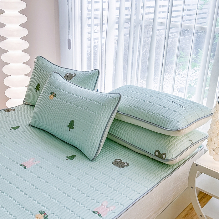 91家纺网 家纺一手货源 找家纺 凌云家纺 2024新款A类乳胶凉席0.8打孔乳胶系列成人凉席 夏日熊林