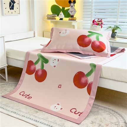 91家纺网 家纺一手货源 找家纺 孩子王家纺 2024新款凉感卡通冰丝席-学生款 樱桃熊