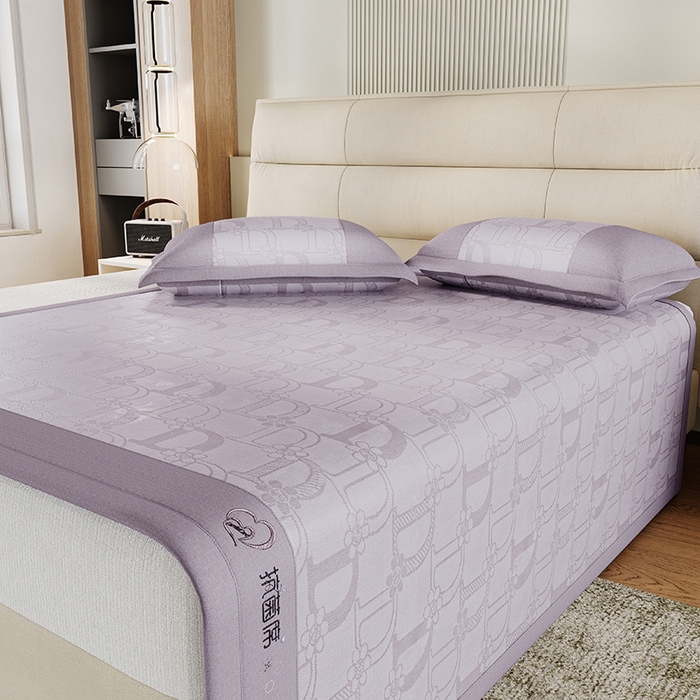 91家纺网 家纺一手货源 找家纺 爱宝被业 2024新款冰丝凉席提花刺绣字母款 紫