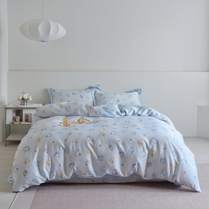 91家纺网 家纺一手货源 找家纺 氧家 2025新款莱赛尔天丝数码印花四件套宽边断角工艺（礼盒装）香微蓝