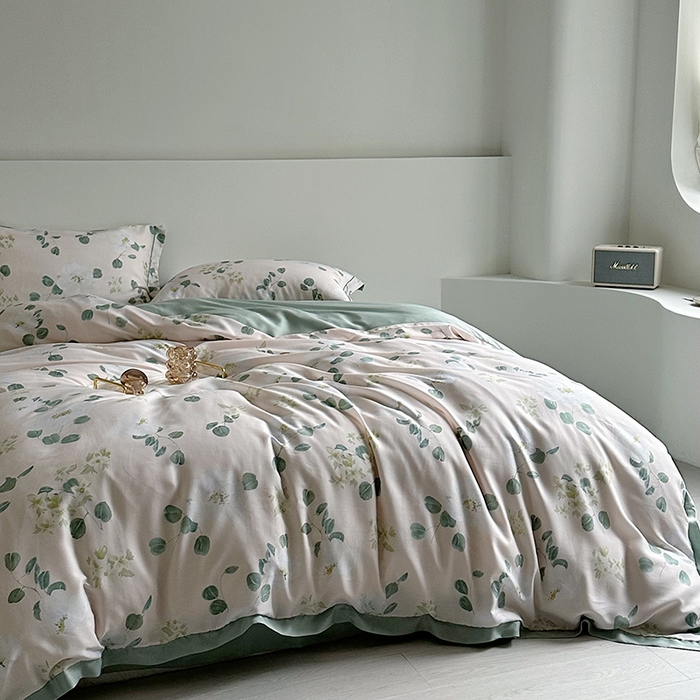 91家纺网 家纺一手货源 找家纺 氧家 2025新款莱赛尔天丝数码印花四件套宽边断角工艺（礼盒装）伊美莎粉