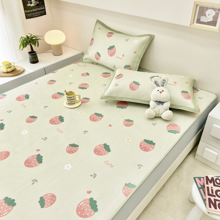 91家纺网 家纺一手货源 找家纺 全季家居 2024新款5A抗菌小清新数码印花冰藤席 床笠款-草莓