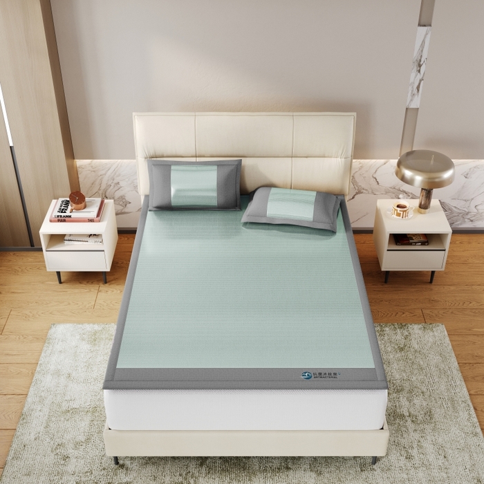 91家纺网 家纺一手货源 找家纺 爱宝被业 2025新款冰丝凉席刺绣款 绿