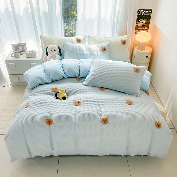 91家纺网 家纺一手货源 找家纺 慕尚 2025新款全棉华夫格毛巾绣四件套 华夫格小熊仔蓝