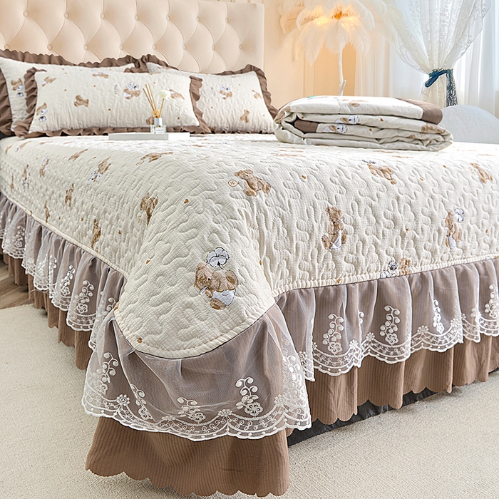 91家纺网 家纺一手货源 找家纺 梦柏家纺 2024新款亲肤泡泡棉夹棉床盖夏被四件套 条纹熊