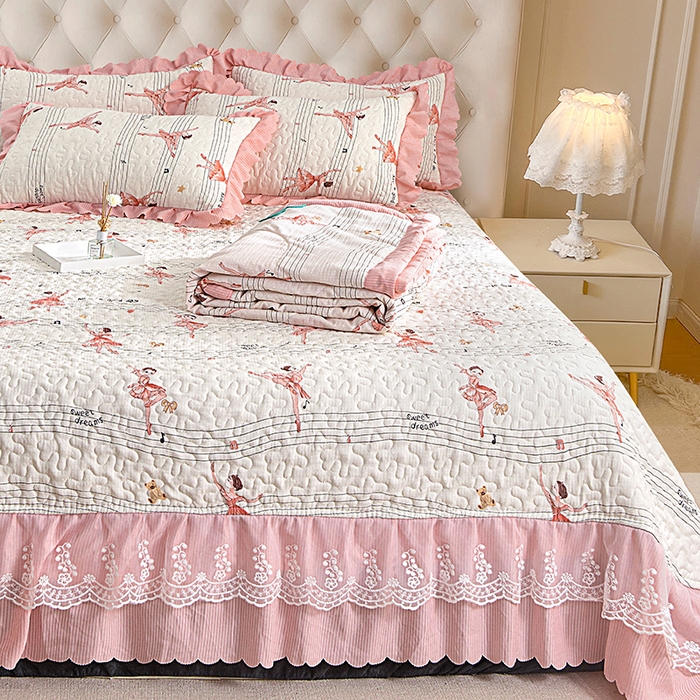 91家纺网 家纺一手货源 找家纺 梦柏家纺 2024新款亲肤泡泡棉夹棉床盖夏被四件套 芭蕾女孩