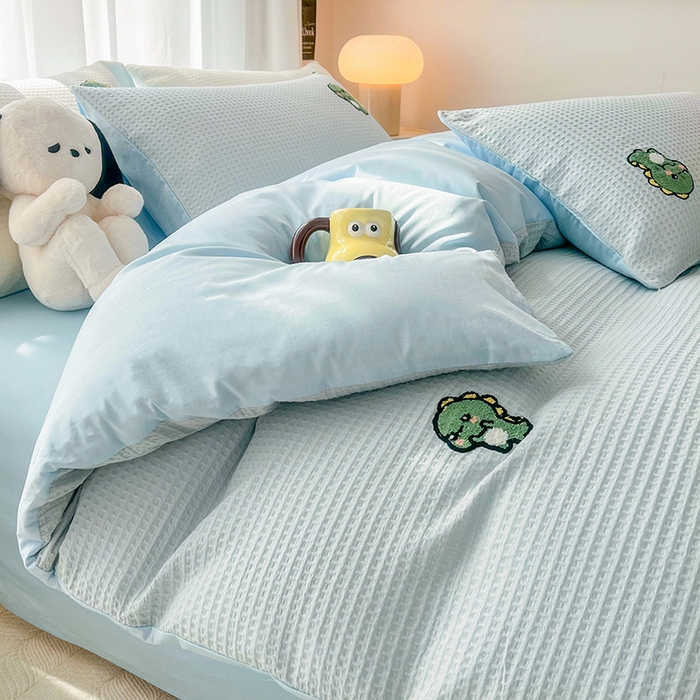 91家纺网 家纺一手货源 找家纺 慕尚 2025新款全棉华夫格毛巾绣四件套 恐龙之王蓝