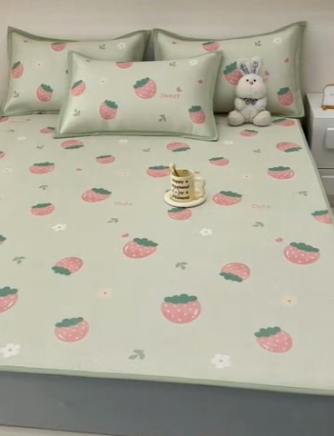 91家纺网 家纺一手货源 找家纺 全季家居 2024新款5A抗菌小清新数码印花冰藤席 床笠款-草莓