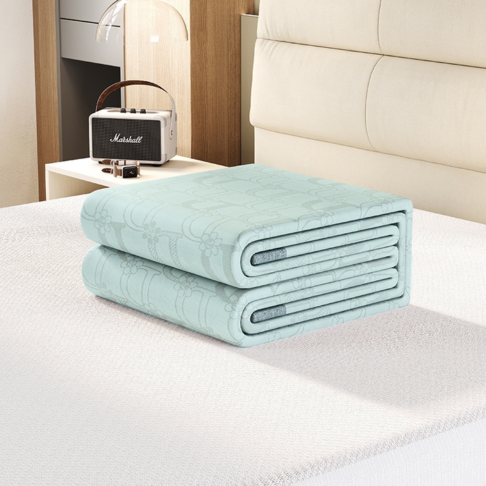 91家纺网 家纺一手货源 找家纺 爱宝被业 2024新款冰丝凉席提花刺绣字母款 蓝