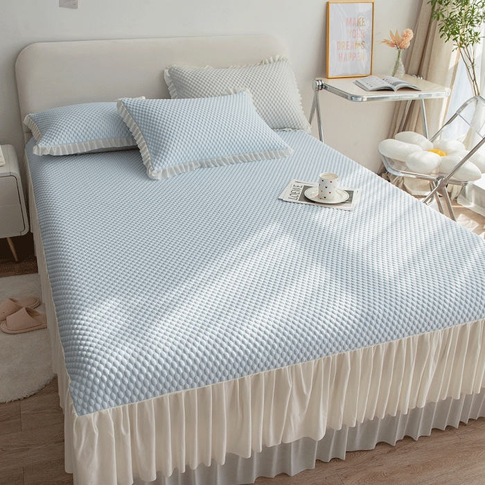 91家纺网 家纺一手货源 找家纺 青雅席业 2025新款蕾丝花边床单款凉豆豆快速冰感凉席三件套 豆豆蓝