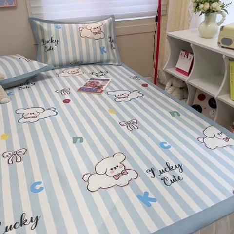 91家纺网 家纺一手货源 找家纺 2025新款慕尚600D数码印花冰丝凉席 蝴蝶结狗