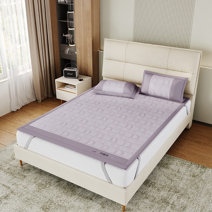 91家纺网 家纺一手货源 找家纺 爱宝被业 2024新款冰丝凉席提花刺绣字母款 紫