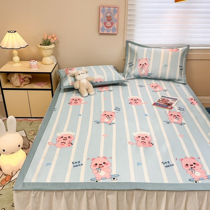 91家纺网 家纺一手货源 找家纺 2025新款慕尚600D数码印花冰丝凉席 滑板熊