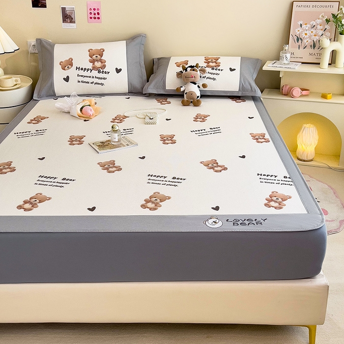 91家纺网 家纺一手货源 找家纺 全季家居 2024新款A类抗菌数码印花冰藤席三件套 床笠款-爱心熊