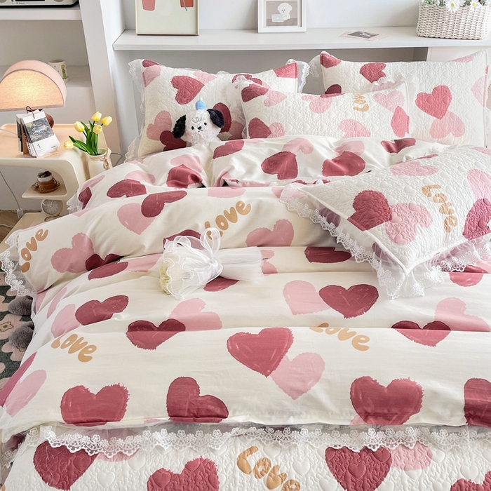 91家纺网 家纺一手货源 找家纺 添越 2024新款雪纺蕾丝款纯棉床盖四件套 怦然心动-粉