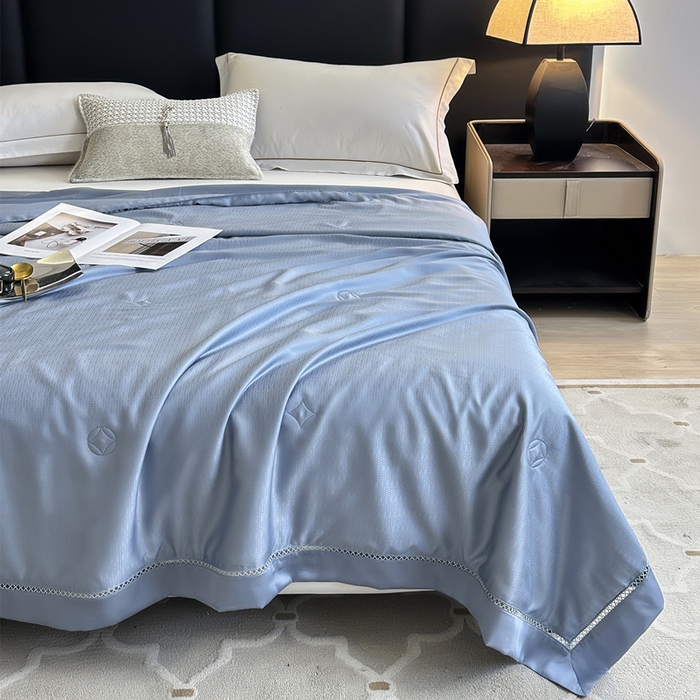 91家纺网 家纺一手货源 找家纺 （总）蜜柚 2024新款60s莱赛尔天丝提花大豆夏被-格言系列（控价199以上）