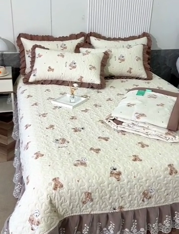 91家纺网 家纺一手货源 找家纺 梦柏家纺 2024新款亲肤泡泡棉夹棉床盖夏被四件套 条纹熊