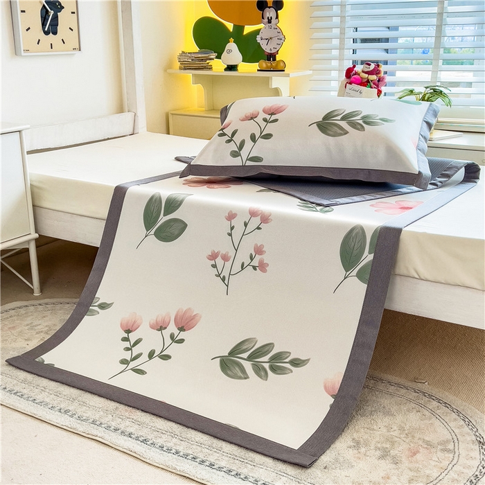 91家纺网 家纺一手货源 找家纺 孩子王家纺 2024新款凉感卡通冰丝席-学生款 清新花丛