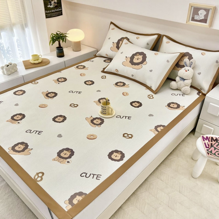 91家纺网 家纺一手货源 找家纺 全季家居 2024新款5A抗菌小清新数码印花冰藤席 床席款-小狮子