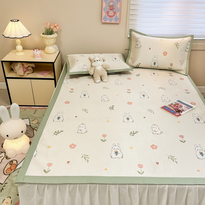 91家纺网 家纺一手货源 找家纺 2025新款慕尚600D数码印花冰丝凉席 可爱小兔